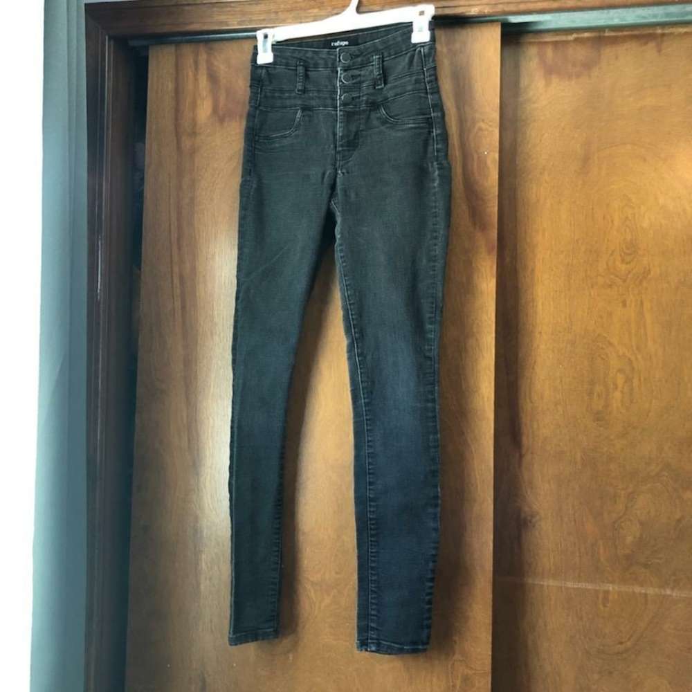 Black high-waisted skinny jeans